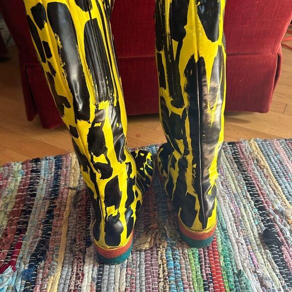 Vibrant Yellow and Black Women's Heeled Boots 10 - Picture 7 of 16